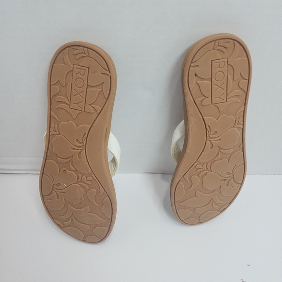 ❤️2/$22 Roxy Women White Thong Sandals Slippers Size 6 - Picture 5 of 9